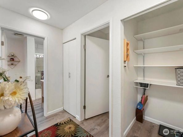10424 NE 32nd Place C204, Bellevue WA 98004