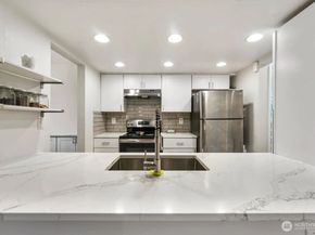 10424 NE 32nd Place C204, Bellevue WA 98004