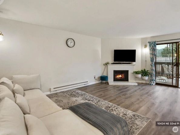 10424 NE 32nd Place C204, Bellevue WA 98004