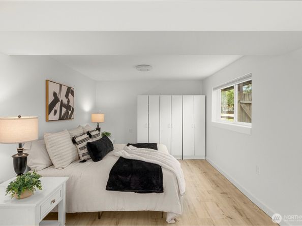 2520 166th Avenue NE, Bellevue WA 98008