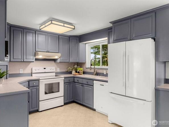 2520 166th Avenue NE, Bellevue WA 98008