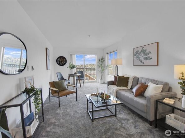 1909 10th Avenue W 301, Seattle WA 98119