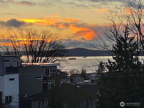 1909 10th Avenue W 301, Seattle WA 98119