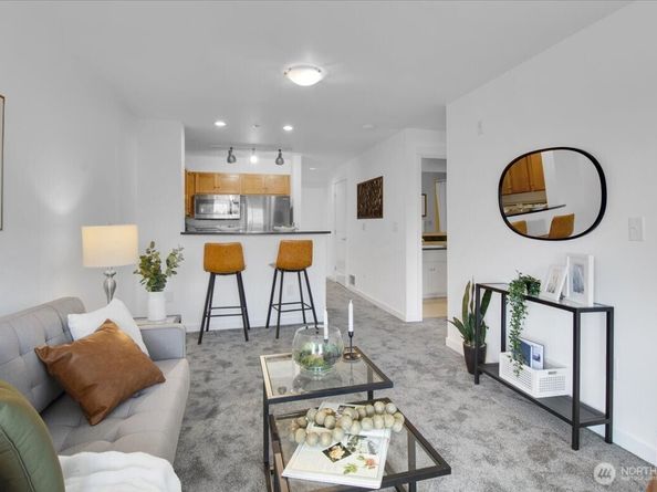 1909 10th Avenue W 301, Seattle WA 98119