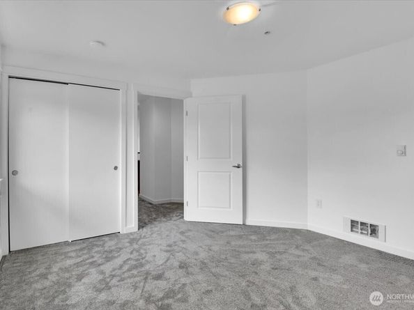 1909 10th Avenue W 301, Seattle WA 98119