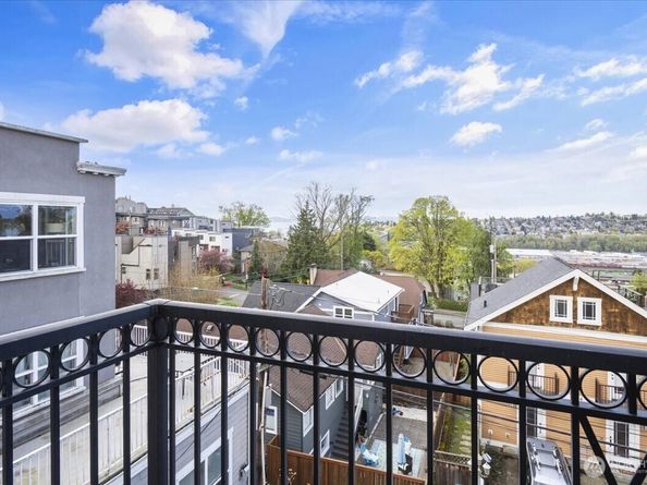 1909 10th Avenue W 301, Seattle WA 98119
