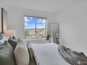 1909 10th Avenue W 301, Seattle WA 98119