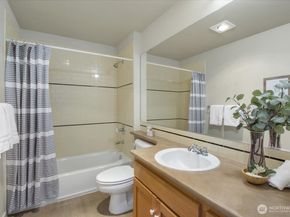 1909 10th Avenue W 301, Seattle WA 98119
