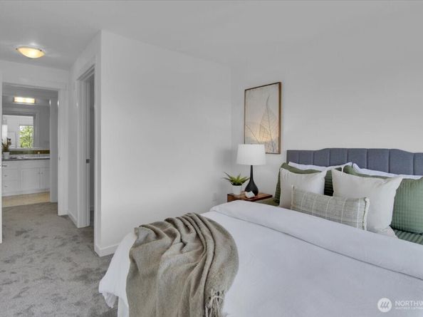 1909 10th Avenue W 301, Seattle WA 98119