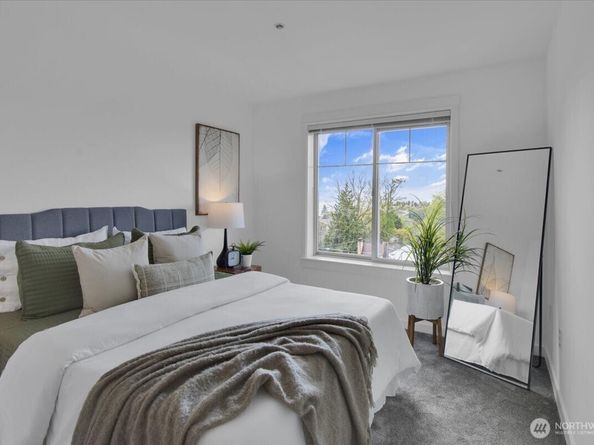 1909 10th Avenue W 301, Seattle WA 98119