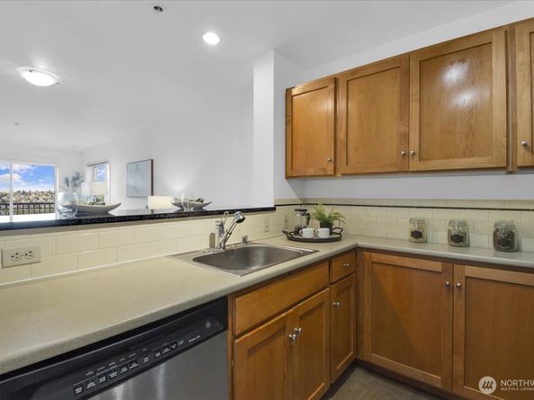 1909 10th Avenue W 301, Seattle WA 98119