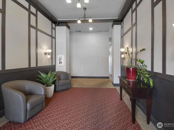 1909 10th Avenue W 301, Seattle WA 98119