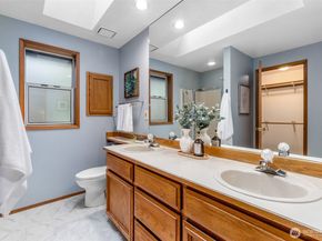 21007 Pioneer Way, Edmonds WA 98026