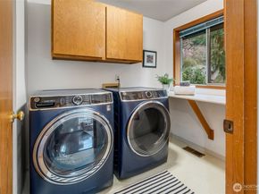 21007 Pioneer Way, Edmonds WA 98026