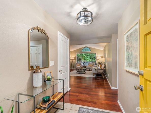 21007 Pioneer Way, Edmonds WA 98026