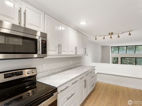 19805 15th Avenue NE 3, Shoreline WA 98155