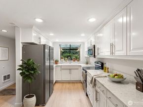 19805 15th Avenue NE 3, Shoreline WA 98155