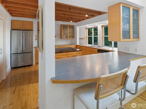 8770 Sand Point Way NE, Seattle WA 98115