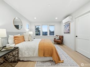 11217 NE 95th Street B, Kirkland WA 98033