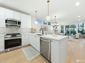 11217 NE 95th Street B, Kirkland WA 98033