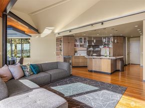 7703 W Mercer Way, Mercer Island WA 98040