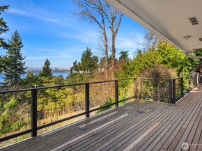 4701 84th Avenue SE, Mercer Island WA 98040