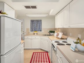 4701 84th Avenue SE, Mercer Island WA 98040