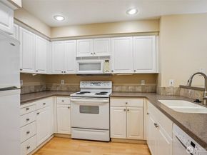 12034 15th Avenue NE 204, Seattle WA 98125