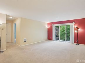 12034 15th Avenue NE 204, Seattle WA 98125