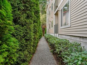 12034 15th Avenue NE 204, Seattle WA 98125