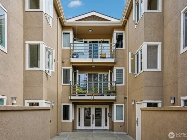 12034 15th Avenue NE 204, Seattle WA 98125