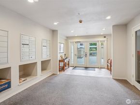 12034 15th Avenue NE 204, Seattle WA 98125