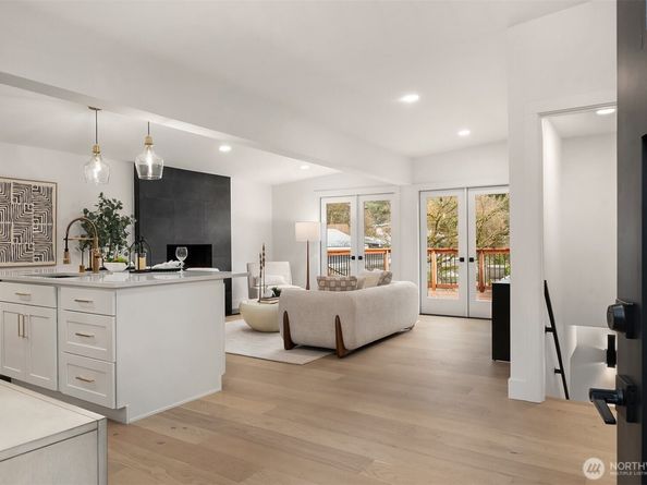 15605 SE 8th Street, Bellevue WA 98008