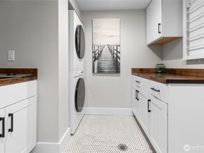 3227 103rd Place NE, Bellevue WA 98004