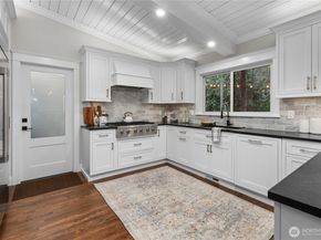 3227 103rd Place NE, Bellevue WA 98004