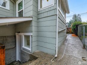 1046 NE 97th Street, Seattle WA 98115
