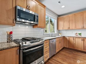 23000 NE 8th Street C3, Sammamish WA 98074