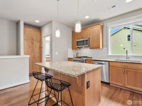 23000 NE 8th Street C3, Sammamish WA 98074