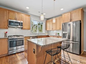 23000 NE 8th Street C3, Sammamish WA 98074