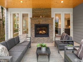 9726 Slater Avenue NE, Kirkland WA 98033