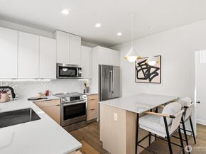 3806 42nd Avenue SW, Seattle WA 98116