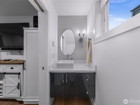 341 NW 90th Street B, Seattle WA 98117