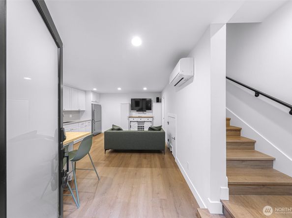 341 NW 90th Street B, Seattle WA 98117