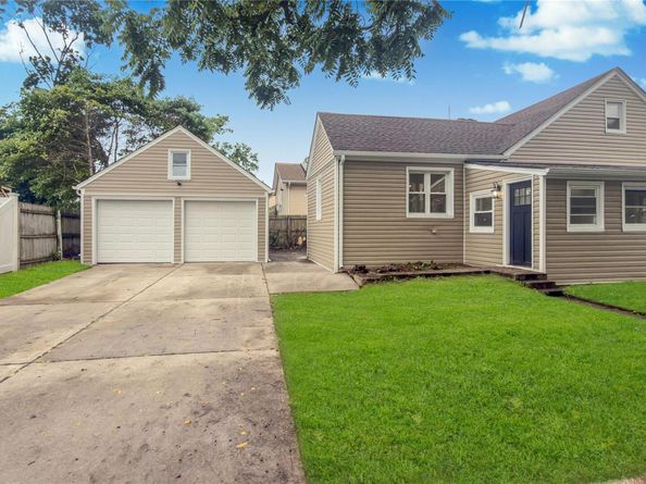 1180 Woodfield Road, Rockville Centre NY 11570