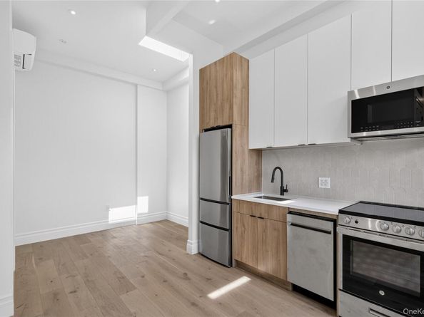 427 E 140th Street 8, Bronx NY 10451