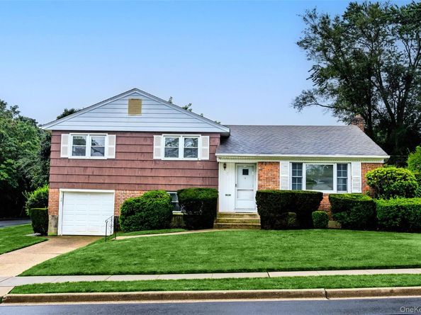 7 Barby Lane, Plainview NY 11803