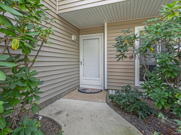 14 Kristin Lane, Hauppauge NY 11788