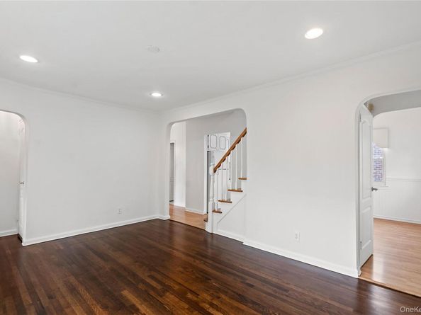 466 Croyden Road, Garden City South NY 11530