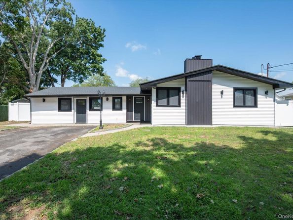 91 30th Street, Copiague NY 11726