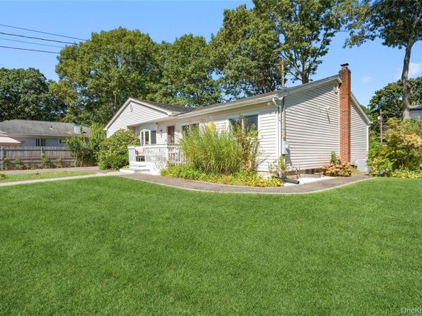15 Parkwood Drive, Mastic Beach NY 11951
